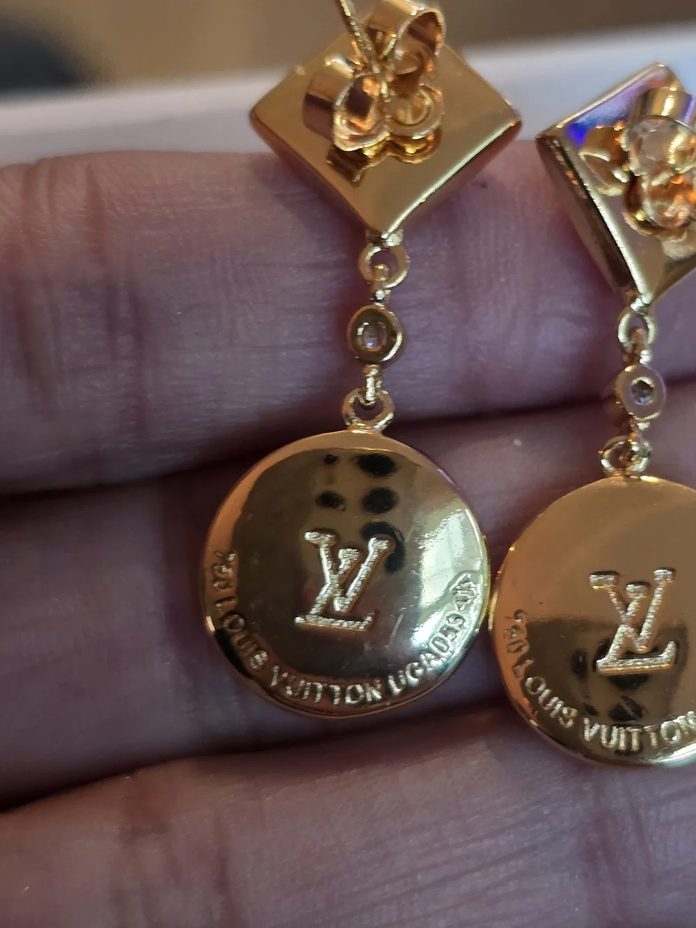 Louis Vuitton 18kgp LV Gold and White Floral Drop Earrings - Women's Jewelry
